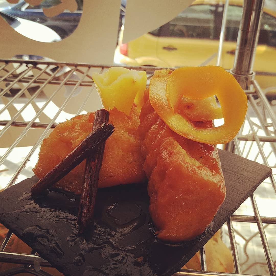 Torrijas artesanales con miel, canela y cítricos en panadería de Valdemoro